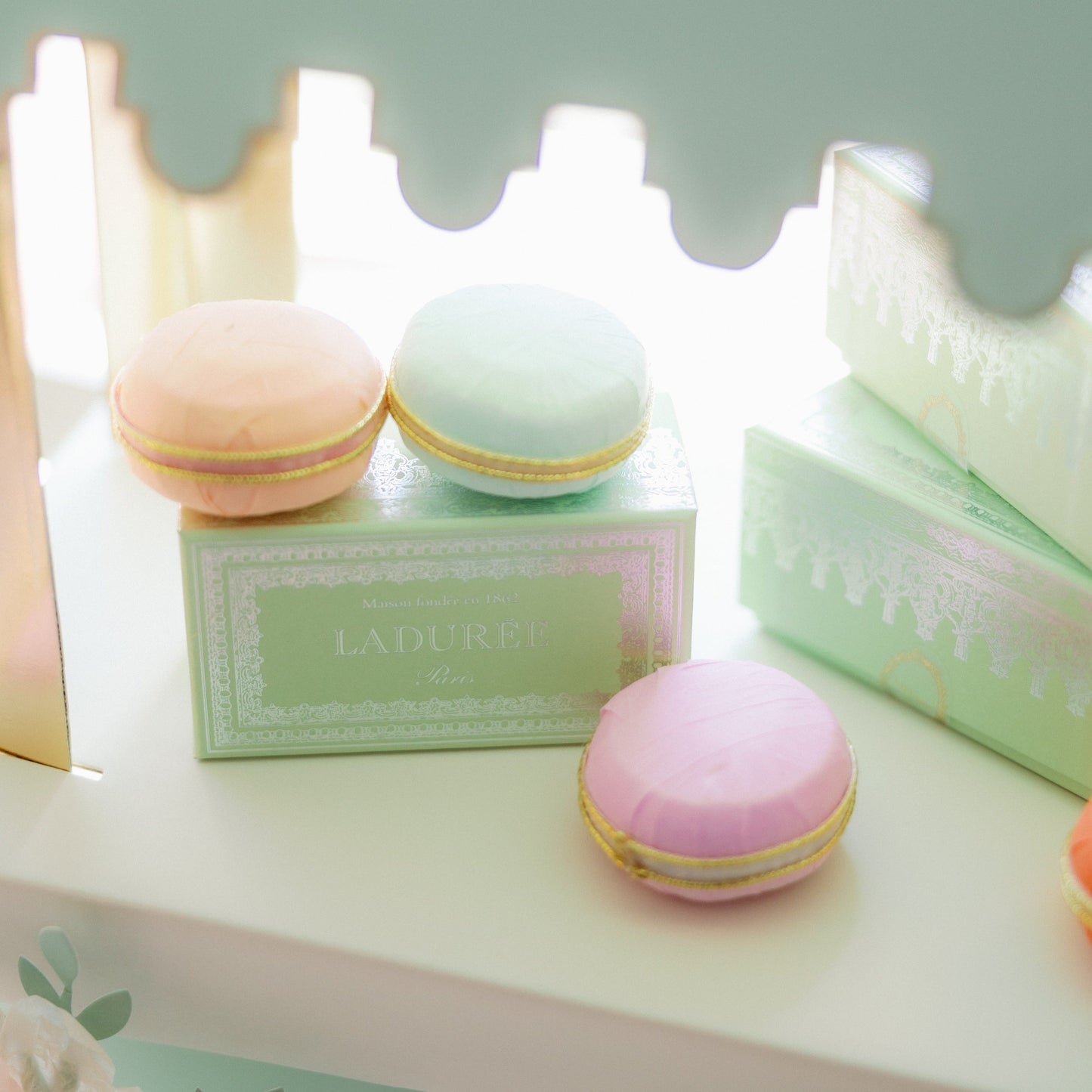 Meri Meri X Laduree Paris Macaron Surprise Balls