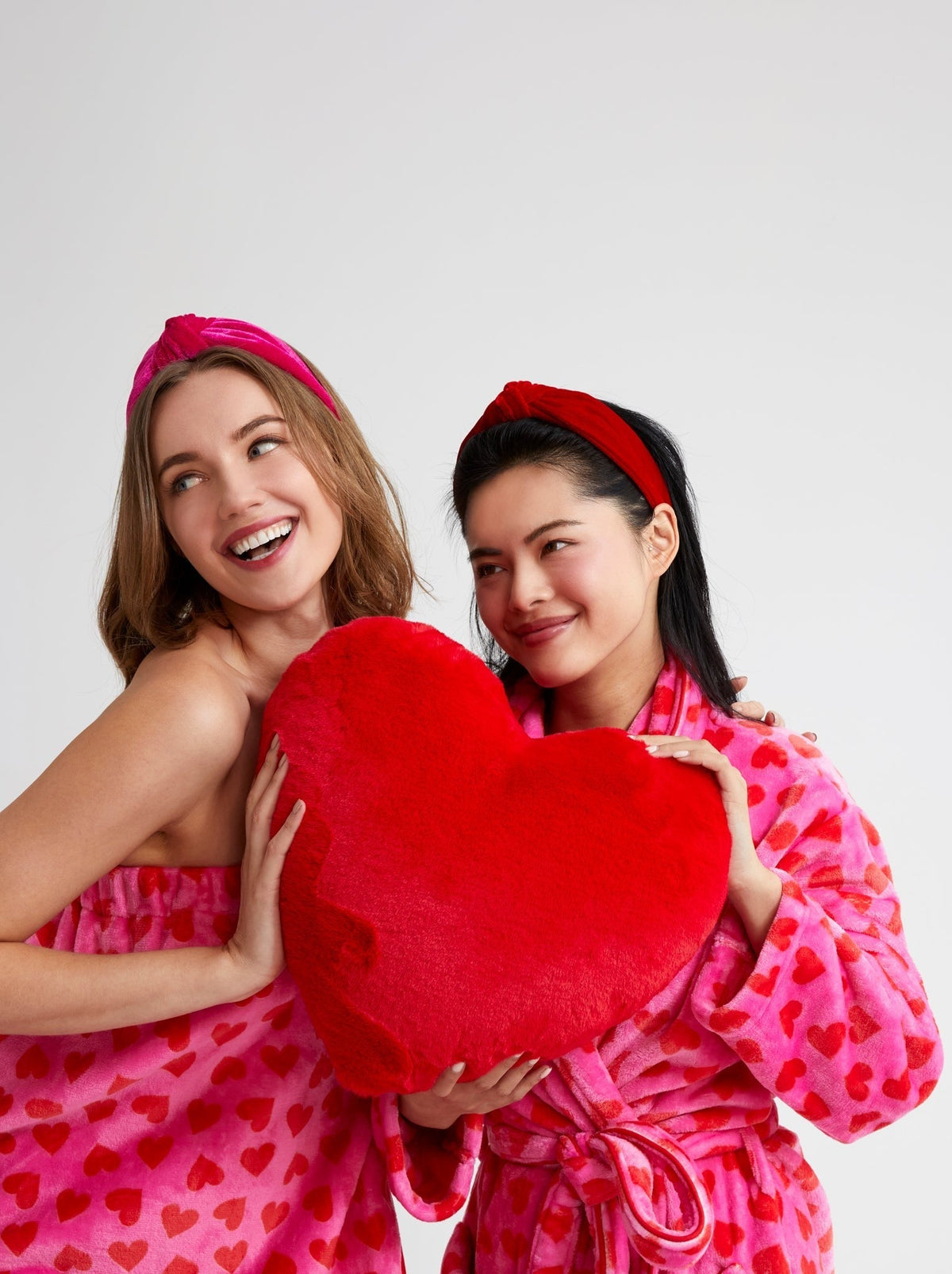 Shiraleah Jovi Heart Pillow