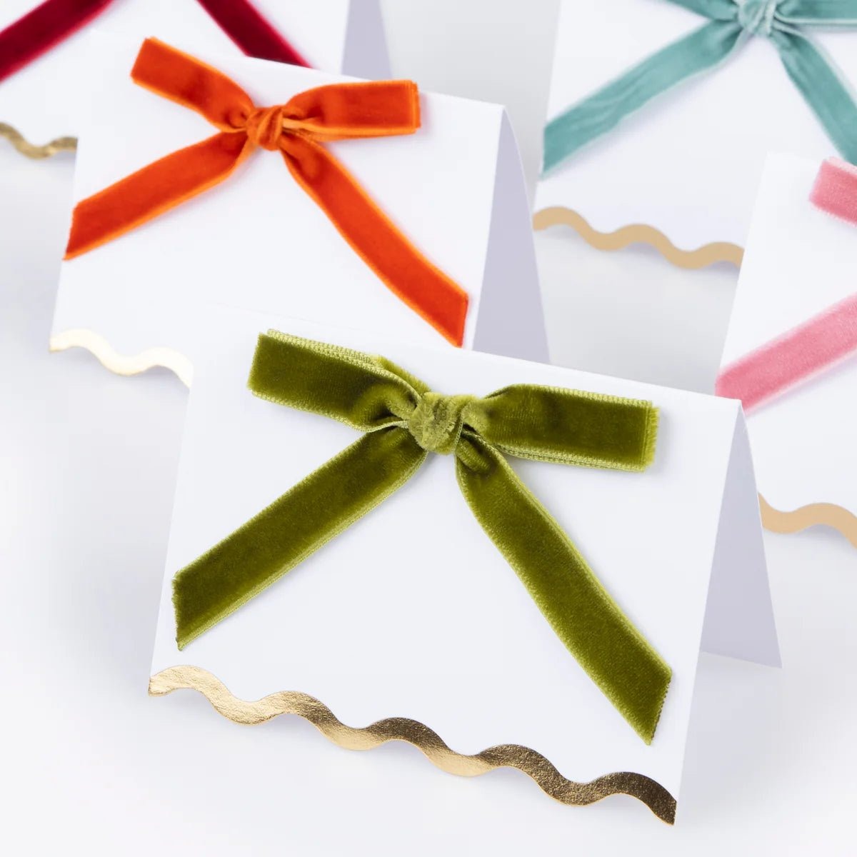 Velvet Bow Scalloped Place Cards