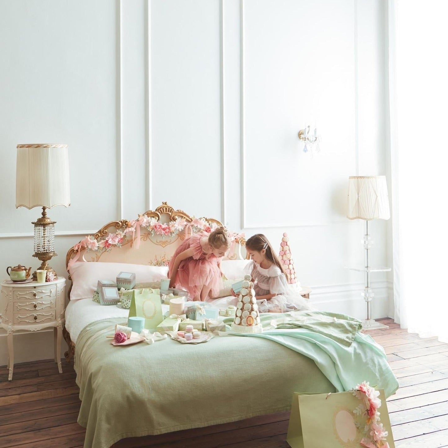 Meri Meri X Laduree Paris Macaron Surprise Balls